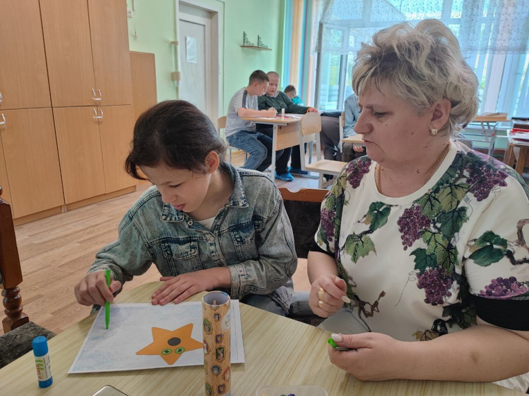 Увлекательный день в лагере "Радуга".